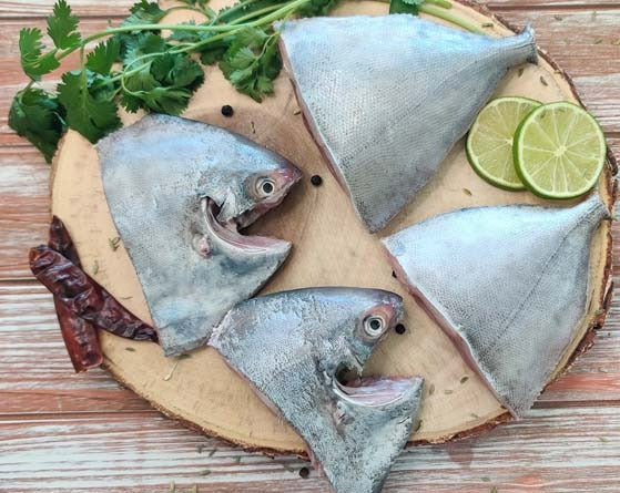 Black Pomfret/ Vavval/ Vaval (Steaks)